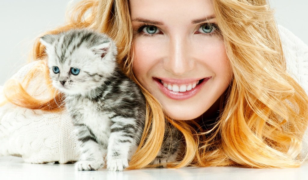 Обои девушка, блондинка, улыбка, портрет, кот, кошка, взгляд, котенок, лицо, face, girl, blonde, smile, portrait, cat, look, kitty разрешение 5500x3685 Загрузить