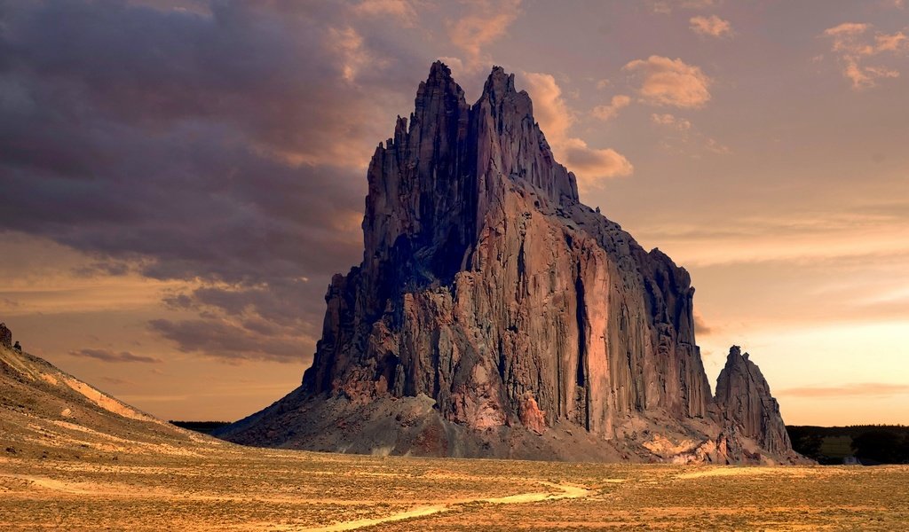 Обои скала, пустыня, нью-мексико, десерд, горная порода, rock formation, shiprock peak, скала шипрок, крылатая скала, rock, desert, new mexico разрешение 2406x1600 Загрузить