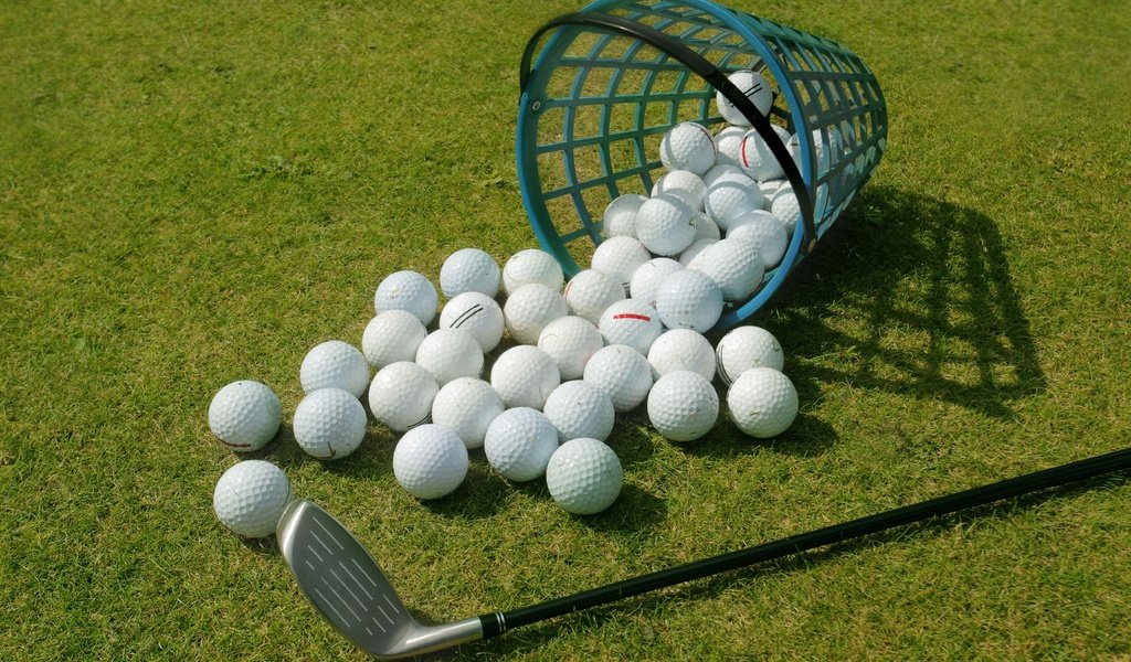 Обои трава, клюшка, гольф, корзинка, мячи, мячик для гольфа, grass, stick, golf, basket, balls разрешение 5000x3276 Загрузить