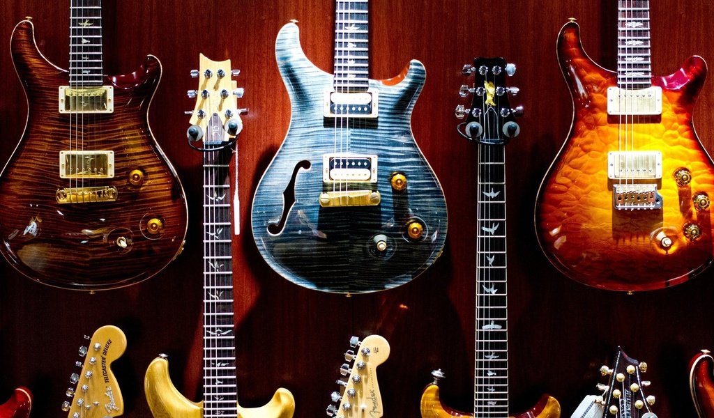 Обои гитара, стена, электрогитара, гитары, музыкальный инструмент, guitar, wall, electric guitar, musical instrument разрешение 1920x1080 Загрузить
