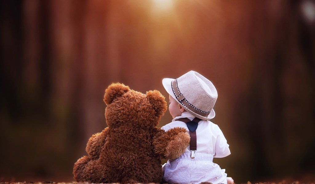 Обои дети, плюшевый медведь, мишка, игрушка, ребенок, мальчик, шляпа, друзья, вместе, children, teddy bear, bear, toy, child, boy, hat, friends, together разрешение 3840x2559 Загрузить