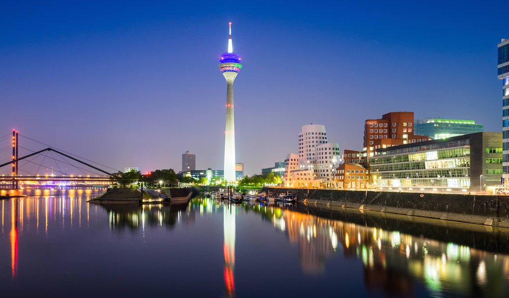 Обои ночь, огни, город, германия, дюссельдорф, night, lights, the city, germany, dusseldorf разрешение 1920x1200 Загрузить