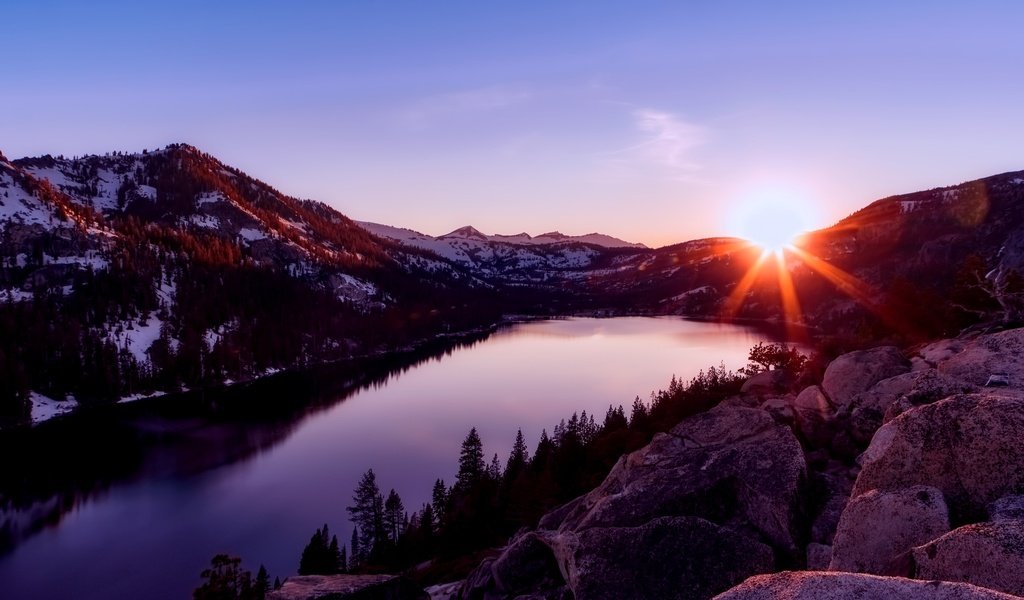 Обои вода, вечер, озеро, горы, камни, закат, валуны, water, the evening, lake, mountains, stones, sunset, boulders разрешение 1999x1333 Загрузить