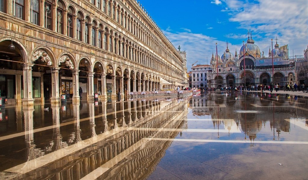 Обои отражение, собор, венеция, италия, дворец, doges palace, st. marks basilica, reflection, cathedral, venice, italy, palace разрешение 1920x1280 Загрузить