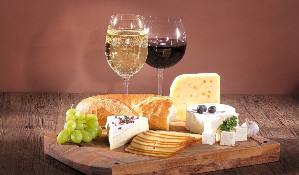 Обои виноград, хлеб, вино, бокалы, оливки, grapes, bread, wine, glasses, olives разрешение 5616x3744 Загрузить