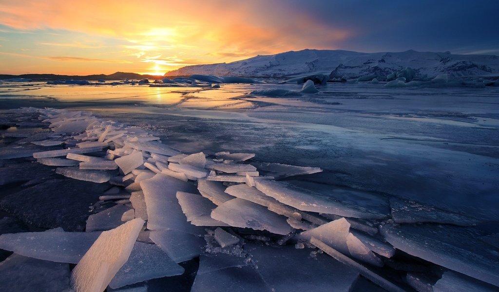 Обои вода, заморозки, горы, годы, закат, зима, пейзаж, лёд, исландия, ледник, water, freezing, mountains, years, sunset, winter, landscape, ice, iceland, glacier разрешение 2048x1358 Загрузить