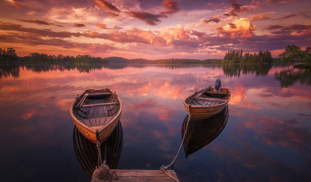 Обои небо, облака, озеро, закат, лодки, причал, the sky, clouds, lake, sunset, boats, pier разрешение 2048x1365 Загрузить