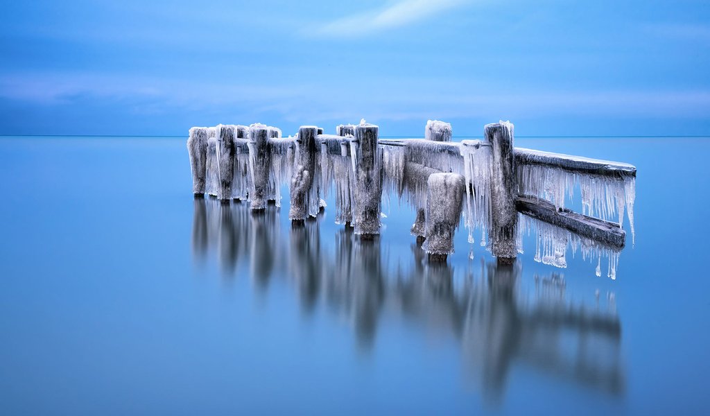 Обои небо, отражение, пейзаж, море, сосульки, brian krouskie, the sky, reflection, landscape, sea, icicles разрешение 1920x1200 Загрузить