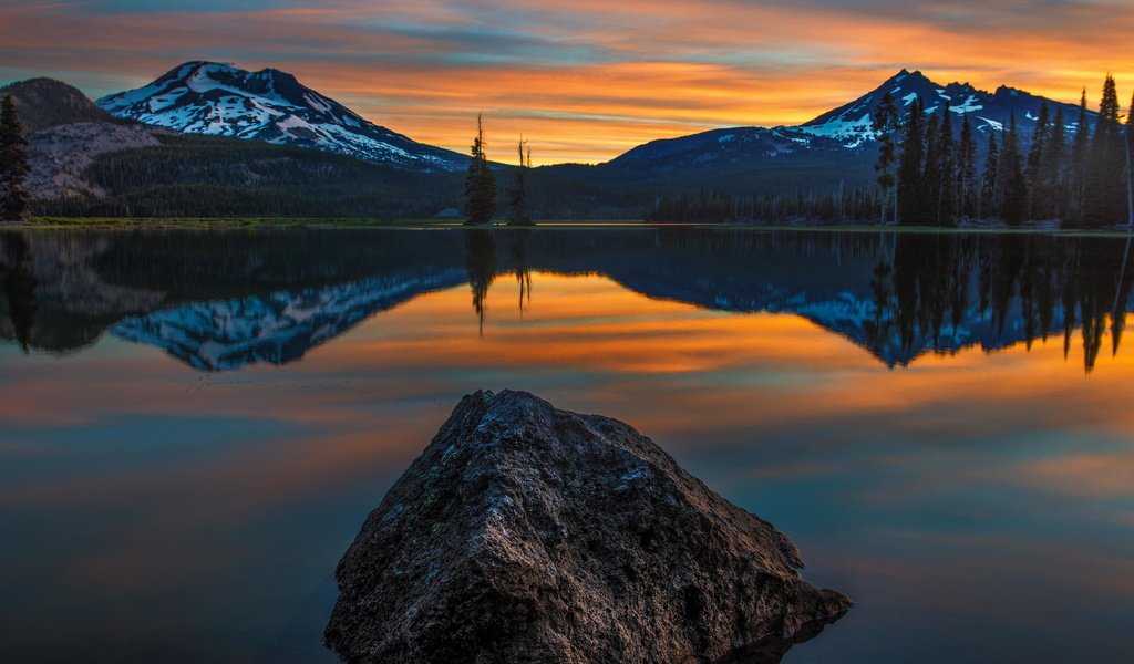 Обои деревья, вода, озеро, горы, закат, отражение, trees, water, lake, mountains, sunset, reflection разрешение 2048x1365 Загрузить