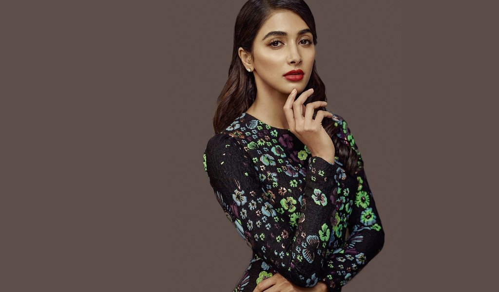 Обои девушка, pooja hegde, пуджа хегде, поза, брюнетка, модель, волосы, губы, лицо, фигура, girl, pose, brunette, model, hair, lips, face, figure разрешение 1920x1200 Загрузить