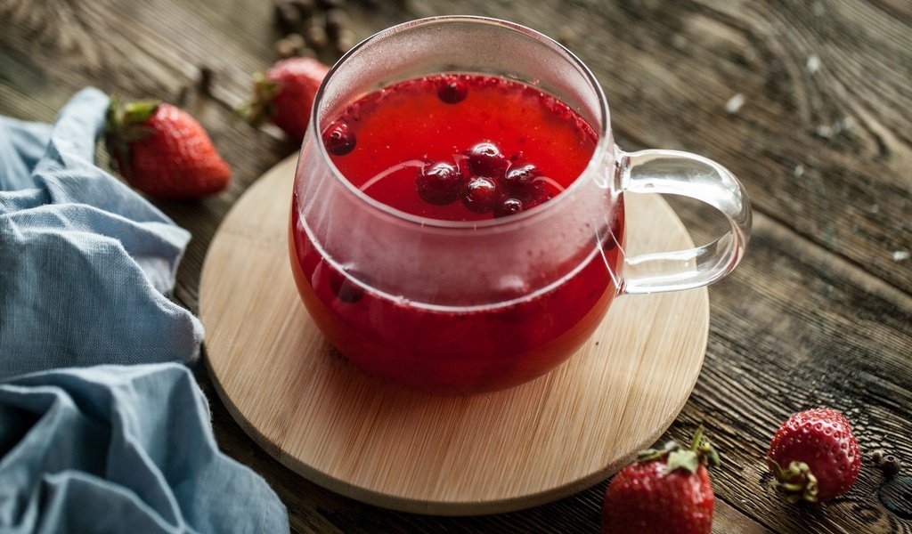 Обои напиток, клубника, ягоды, чашка, чай, брусника, drink, strawberry, berries, cup, tea, cranberries разрешение 3000x1972 Загрузить