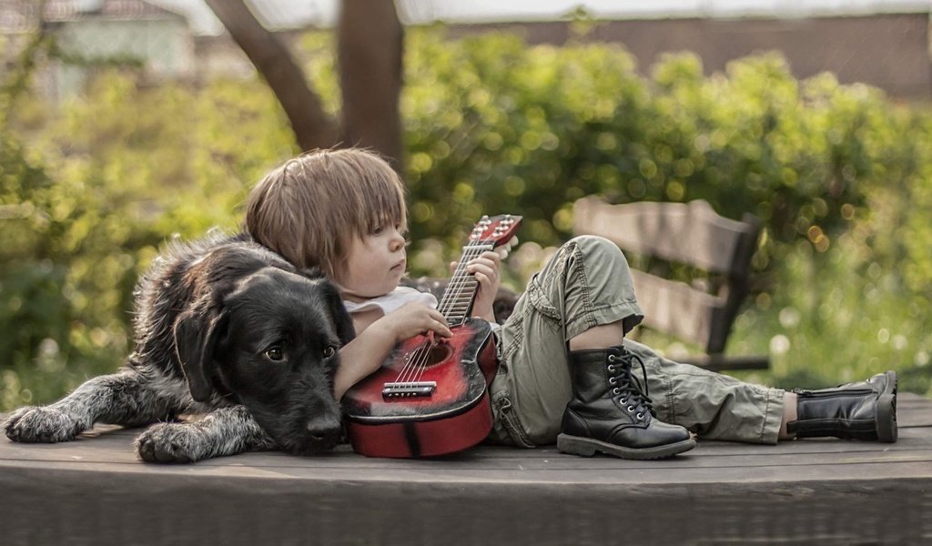 Обои гитара, собака, мальчик, друзья, ботинки, guitar, dog, boy, friends, shoes разрешение 1920x1080 Загрузить