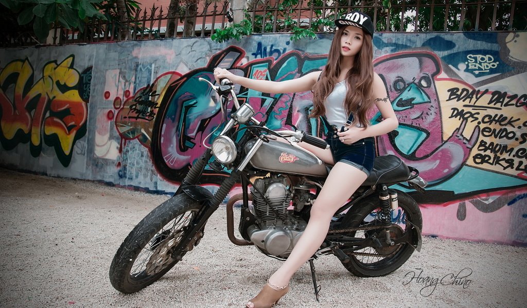 Обои девушка, фон, стена, сидит, мотоцикл, графити, азиатка, girl, background, wall, sitting, motorcycle, grafiti, asian разрешение 1920x1200 Загрузить