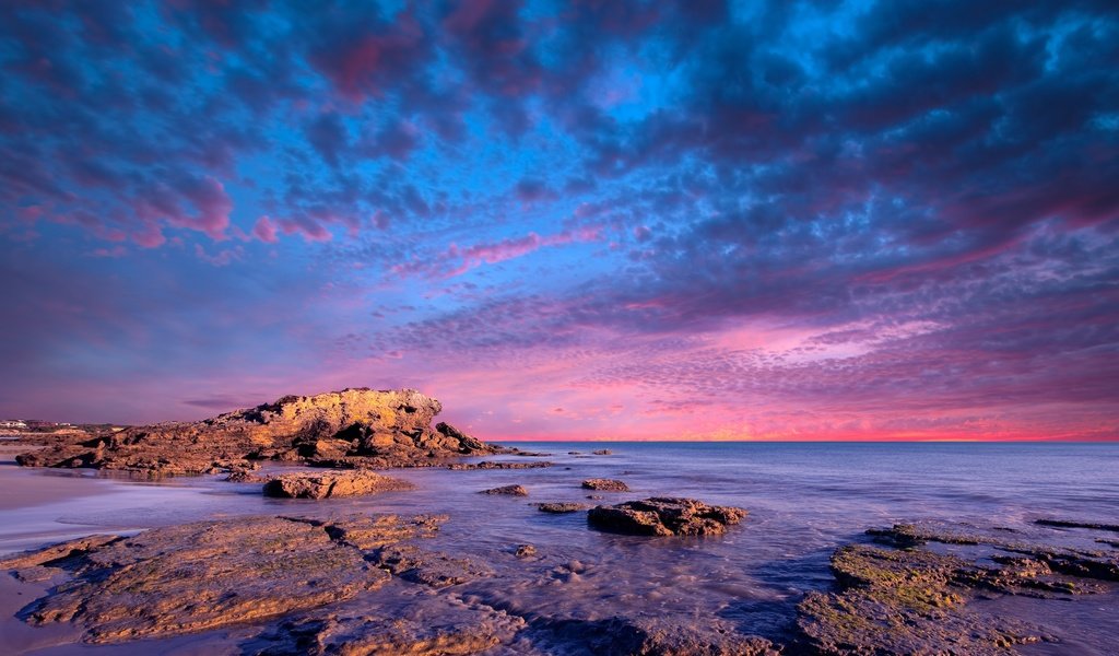 Обои небо, облака, природа, камни, закат, побережье, the sky, clouds, nature, stones, sunset, coast разрешение 3840x2493 Загрузить