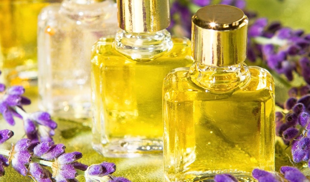 Обои цветы, лаванда, масло, флаконы, аромат, духи, flowers, lavender, oil, bottles, aroma, perfume разрешение 2560x1600 Загрузить