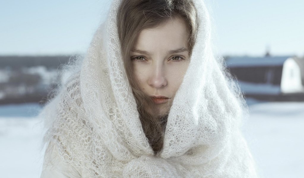 Обои зима, девушка, портрет, взгляд, модель, лицо, платок, фотосессия, winter, girl, portrait, look, model, face, shawl, photoshoot разрешение 2125x1080 Загрузить