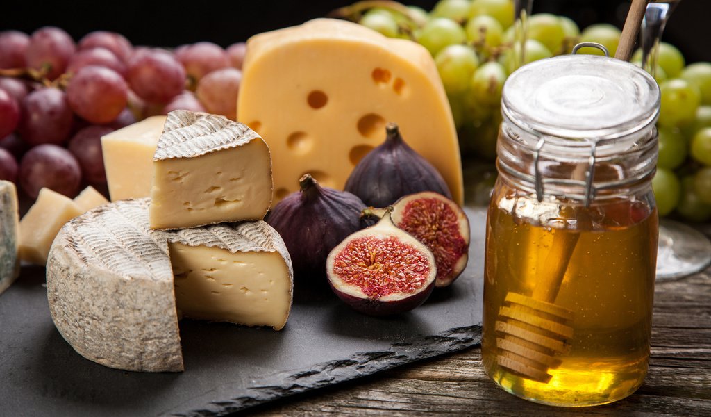 Обои виноград, сыр, мед, инжир, grapes, cheese, honey, figs разрешение 1920x1200 Загрузить