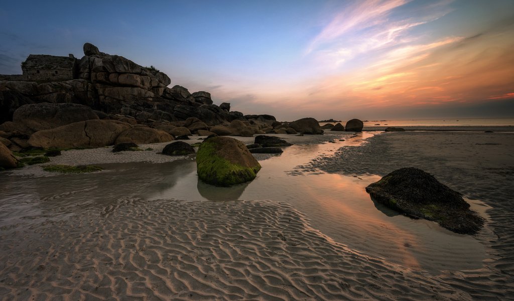 Обои скалы, камни, пейзаж, море, песок, пляж, франция, francois le rumeur, kerfissien, rocks, stones, landscape, sea, sand, beach, france разрешение 3840x2400 Загрузить