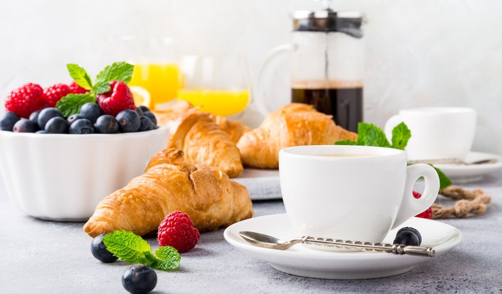 Обои кофе, ягоды, завтрак, апельсиновый сок, круассаны, coffee, berries, breakfast, orange juice, croissants разрешение 6016x4010 Загрузить