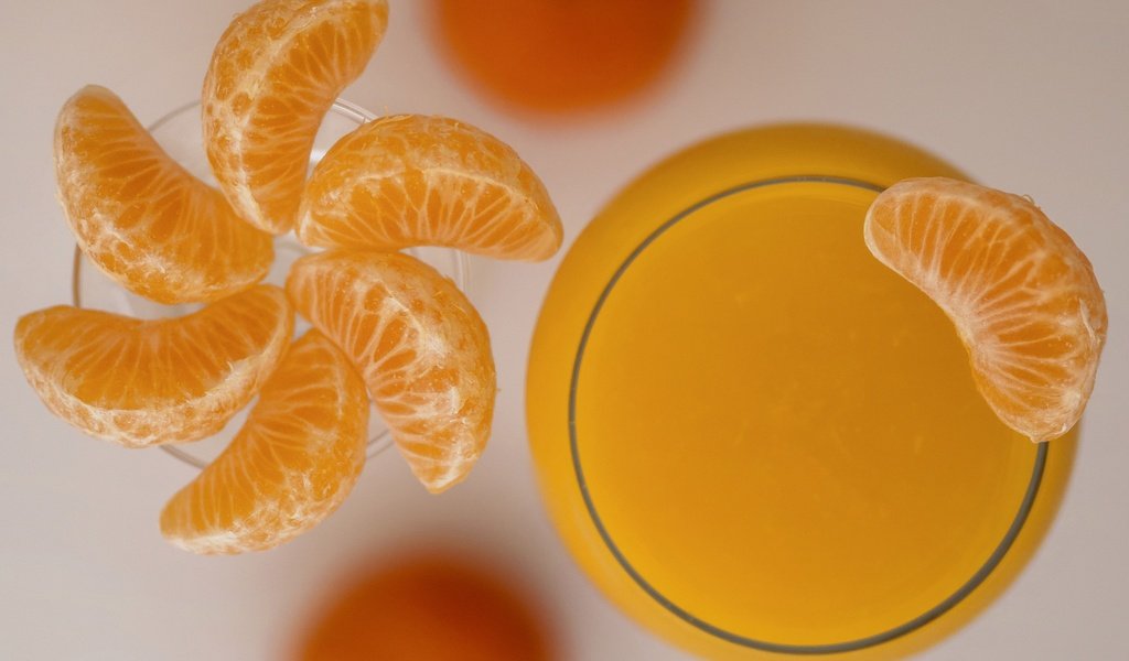 Обои фрукты, стакан, мандарин, цитрусы, долька, сок, fruit, glass, mandarin, citrus, slice, juice разрешение 2048x1403 Загрузить