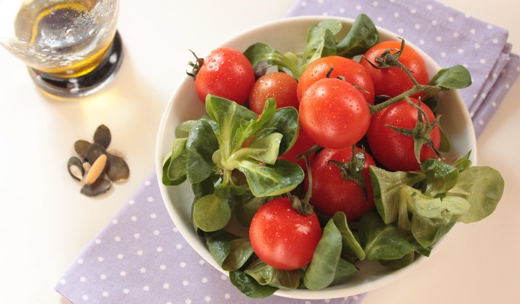 Обои зелень, овощи, помидоры, томаты, салат, greens, vegetables, tomatoes, salad разрешение 4272x2848 Загрузить