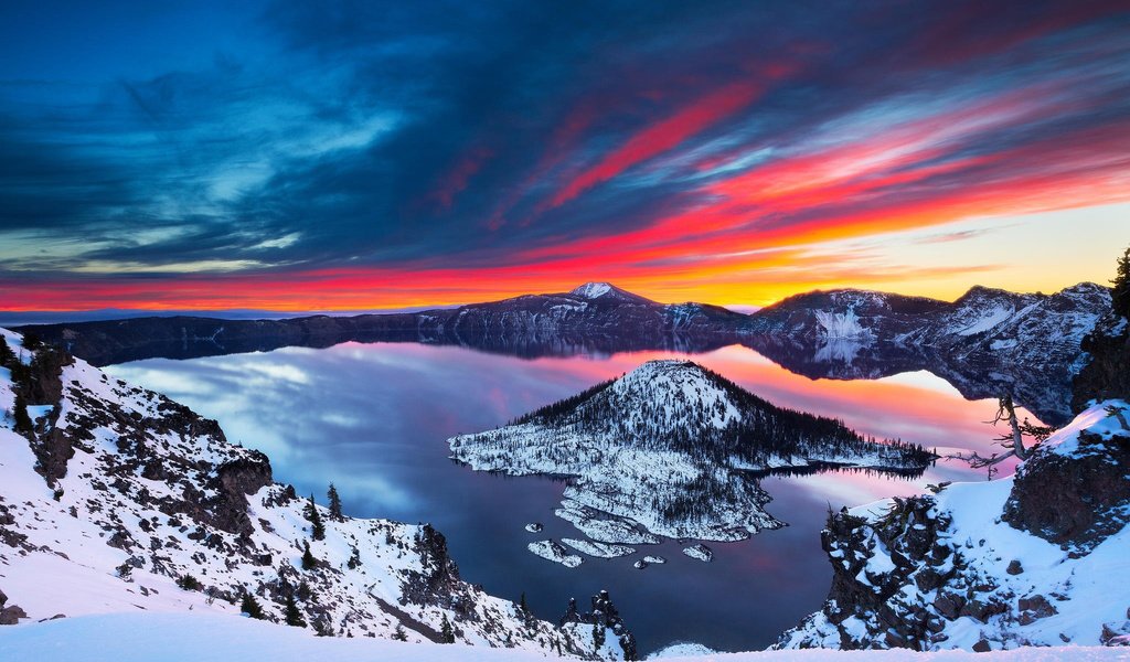 Обои облака, озеро, горы, восход, снег, зима, пейзаж, crater lake national park, кратерное озеро, crater lake, clouds, lake, mountains, sunrise, snow, winter, landscape разрешение 2048x1263 Загрузить