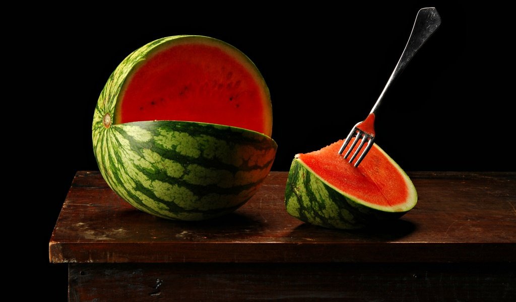 Обои стол, арбуз, вилка, черный фон, мякоть, table, watermelon, plug, black background, the flesh разрешение 2048x1360 Загрузить