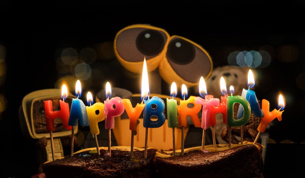 Обои свечи, робот, мультфильм, валли, день рождения, пирог, -день рождения, candles, robot, cartoon, valley, birthday, pie, -birthday разрешение 4109x3175 Загрузить