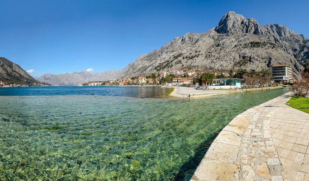 Обои небо, горы, город, залив, здания, черногория, котор, the sky, mountains, the city, bay, building, montenegro, to разрешение 2115x1100 Загрузить