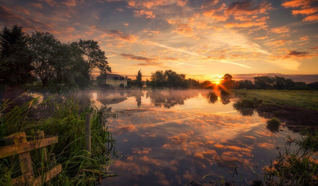 Обои облака, ноттингемшир, река, river soar, река сор, восход, отражение, утро, рассвет, англия, домик, clouds, nottinghamshire, river, the river soar, sunrise, reflection, morning, dawn, england, house разрешение 2048x1295 Загрузить