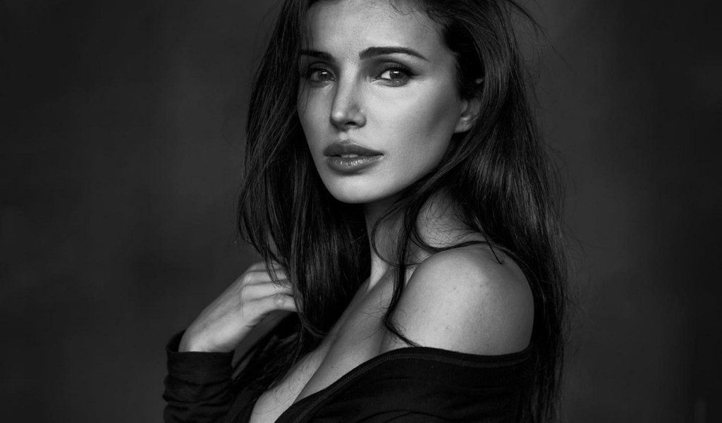 Обои девушка, peter coulson, взгляд, модель, волосы, лицо, декольте, таня, голое плечо, girl, look, model, hair, face, neckline, tanya, bare shoulder разрешение 1920x1439 Загрузить