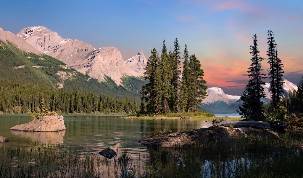 Обои озеро, горы, остров, канада, национальный парк джаспер, maligne lake, остров спирит, озеро малинье, lake, mountains, island, canada, jasper national park, island spirit, lake maligne разрешение 5812x3875 Загрузить