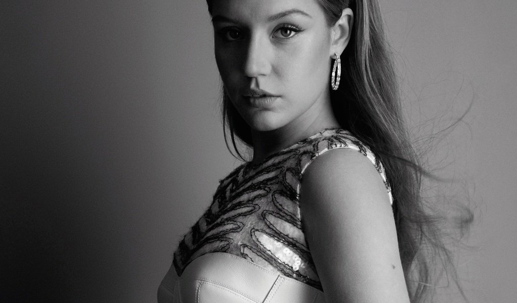 Обои взгляд, чёрно-белое, актриса, адель экзаркопулос, adele exarchopoulos, look, black and white, actress, adele exarchopoulos wears разрешение 2835x2353 Загрузить