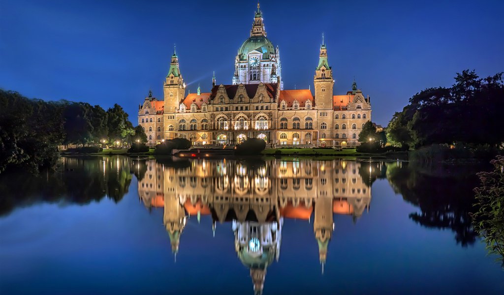 Обои ночь, огни, отражение, дворец, германия, ганновер, night, lights, reflection, palace, germany, hanover разрешение 1920x1200 Загрузить