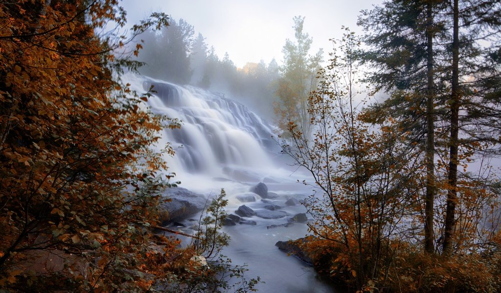 Обои деревья, вода, река, природа, туман, водопад, осень, trees, water, river, nature, fog, waterfall, autumn разрешение 2048x1358 Загрузить