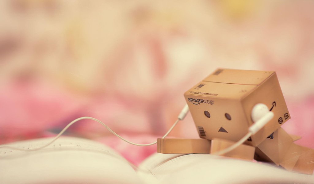 Обои наушники, коробка, книга, данбо, картонный робот, oasys88, headphones, box, book, danbo, cardboard robot разрешение 1920x1200 Загрузить