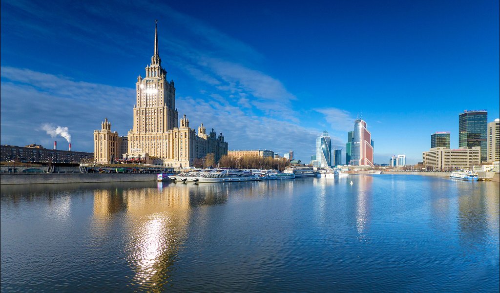 Обои небо, река, москва, город, россия, hotel radisson ukraine, гостиница украина, the sky, river, moscow, the city, russia, hotel ukraine разрешение 1920x1200 Загрузить