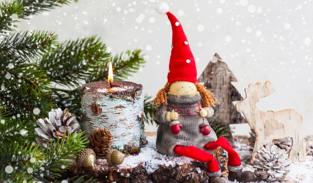 Обои свечи, свеча, новый год, рождество, елка, шишки, ветки, пень, игрушка, кукла, шапка, олени, candles, candle, new year, christmas, tree, bumps, branches, stump, toy, doll, hat, deer разрешение 2880x1800 Загрузить