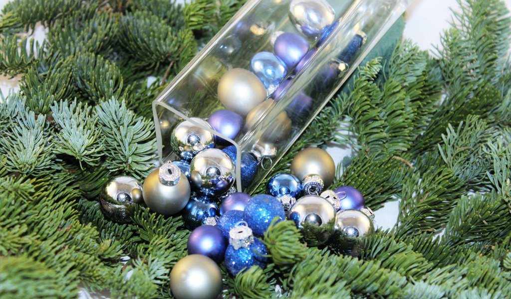 Обои новый год, елка, шары, хвоя, рождество, елочные игрушки, new year, tree, balls, needles, christmas, christmas decorations разрешение 2560x1600 Загрузить