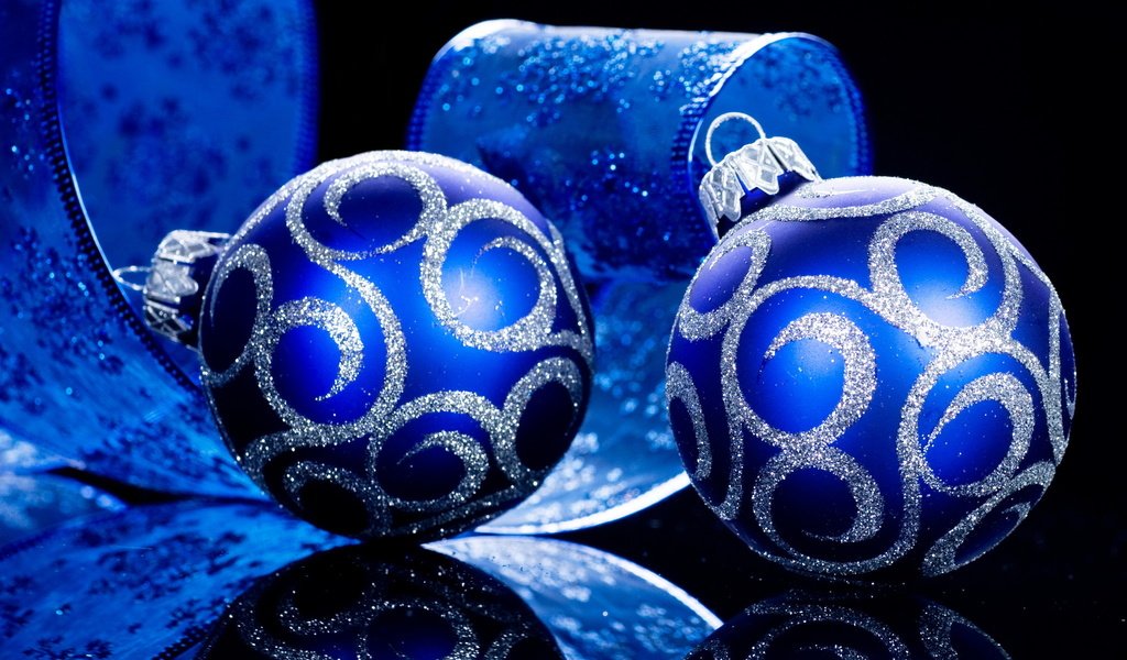 Обои новый год, шары, отражение, праздники, лента, рождество, new year, balls, reflection, holidays, tape, christmas разрешение 2048x1616 Загрузить