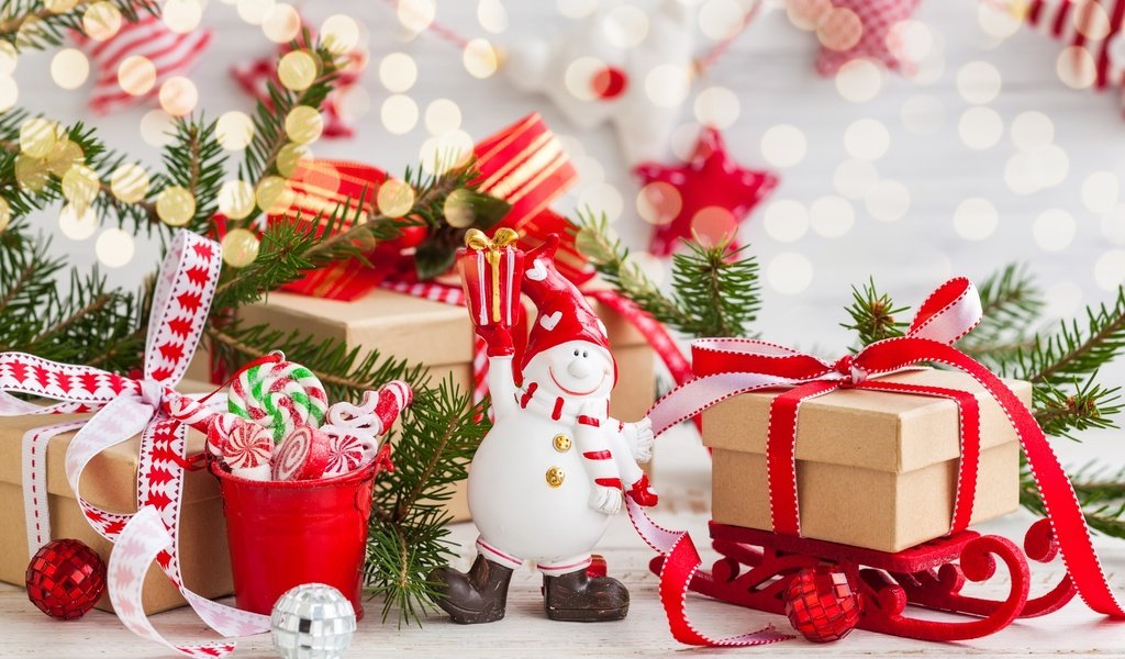 Обои новый год, подарки, снеговик, шарики, рождество, new year, gifts, snowman, balls, christmas разрешение 2880x1800 Загрузить