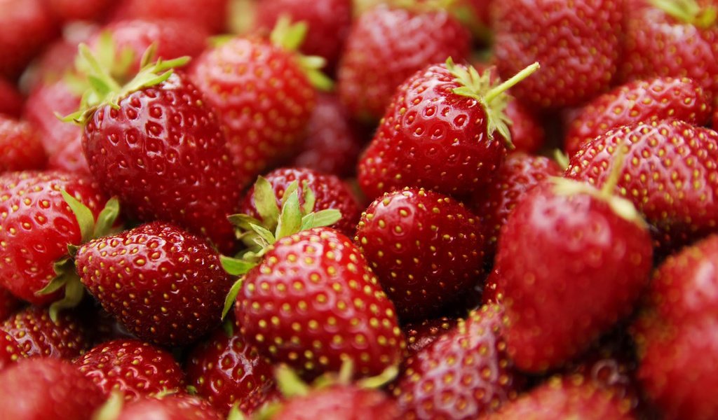 Обои макро, клубника, ягоды, macro, strawberry, berries разрешение 1920x1080 Загрузить