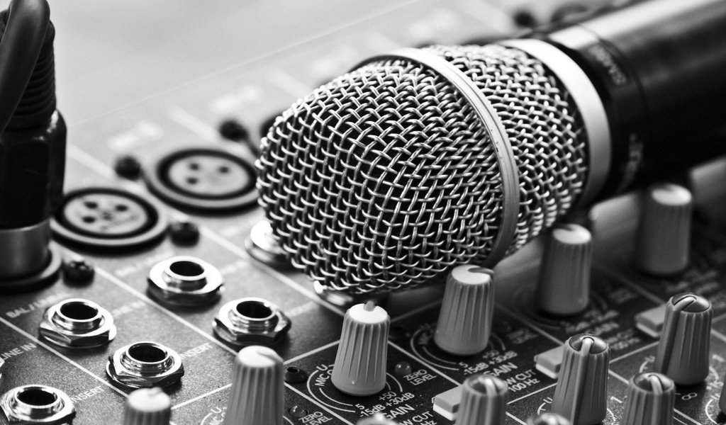 Обои микрофон, музыка, чёрно-белое, усилитель, киностудия, microphone, music, black and white, amplifier, studio разрешение 1920x1200 Загрузить