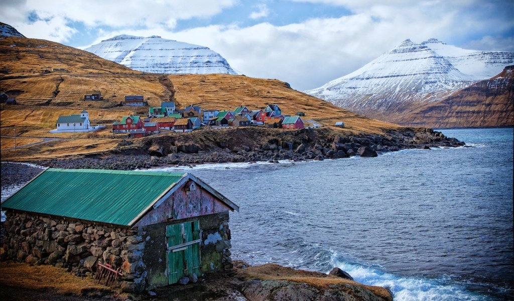Обои горы, цвета, море, дома, фарерские острова, дания, mountains, color, sea, home, faroe islands, denmark разрешение 2560x1600 Загрузить
