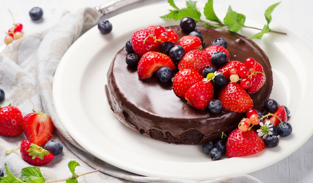 Обои клубника, ягоды, черника, шоколад, торт, крем, strawberry, berries, blueberries, chocolate, cake, cream разрешение 4928x3264 Загрузить