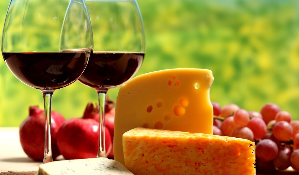 Обои виноград, фрукты, сыр, вино, бокалы, красное, гранат, grapes, fruit, cheese, wine, glasses, red, garnet разрешение 2560x1440 Загрузить