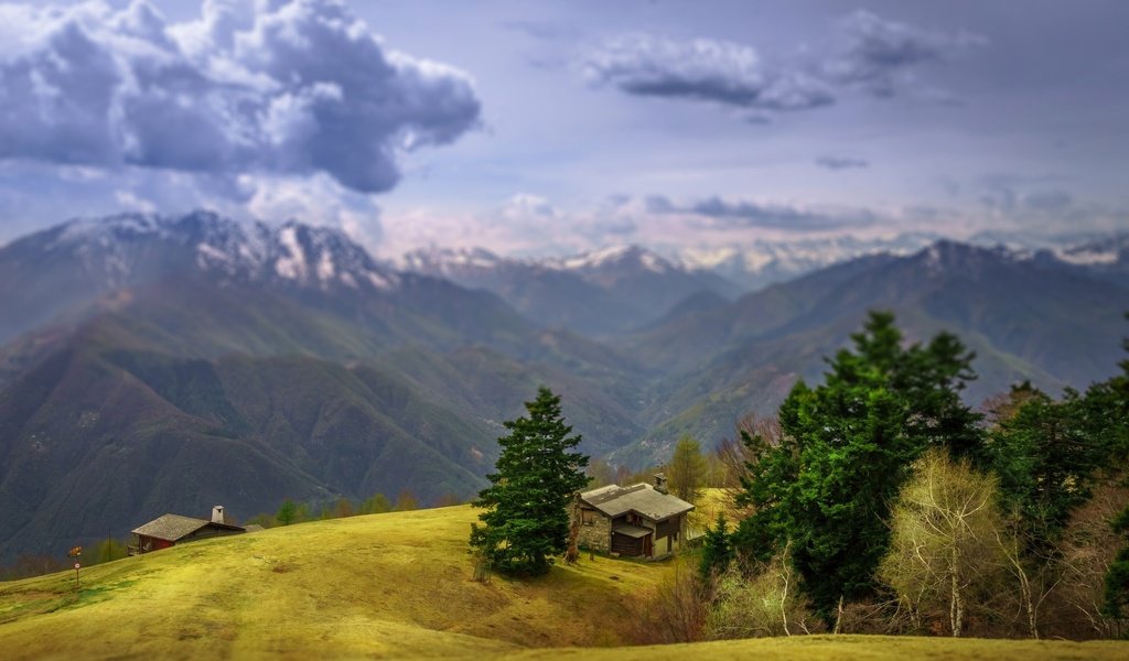 Обои небо, облака, деревья, горы, домики, швейцария, the sky, clouds, trees, mountains, houses, switzerland разрешение 2048x1367 Загрузить