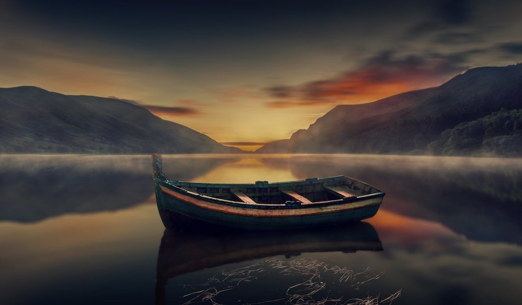 Обои озеро, горы, природа, закат, лодка, lake, mountains, nature, sunset, boat разрешение 2560x1565 Загрузить