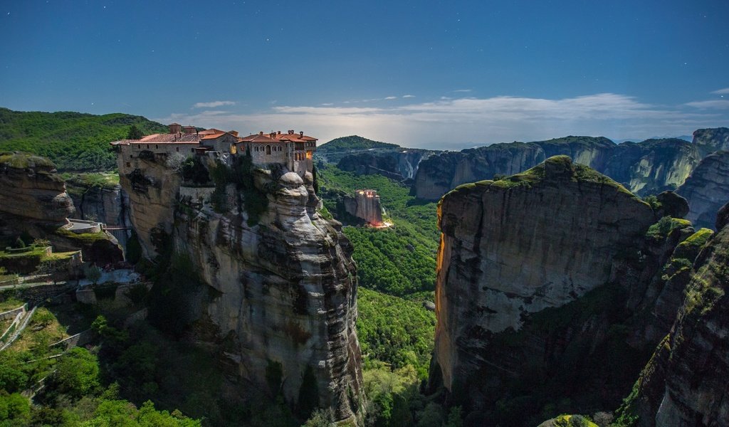 Обои горы, скалы, лето, дом, греция, монастыри метеоры, mountains, rocks, summer, house, greece, meteora разрешение 4096x2160 Загрузить