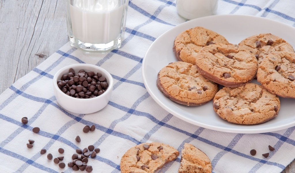 Обои стакан, шоколад, молоко, печенье, glass, chocolate, milk, cookies разрешение 2600x1712 Загрузить